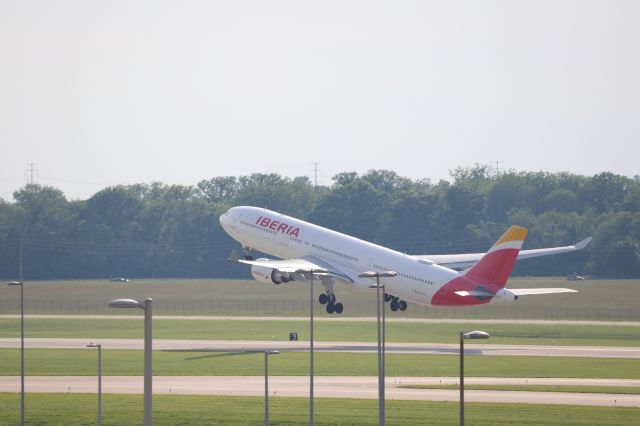 Airbus A330-300 (EC-LYF) - One of two weather-related diversions from O'hare. Iberia A330-300
