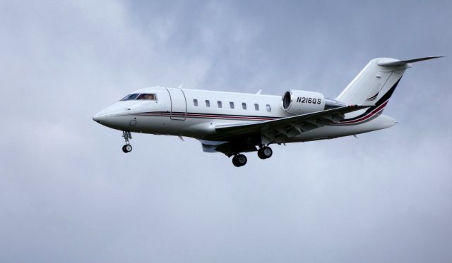 Canadair Challenger (N216QS) - On final is this Canadair Challenger 600 in the Autumn of 2018.