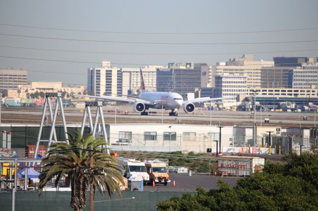 BOEING 777-300ER (HB-JNC)