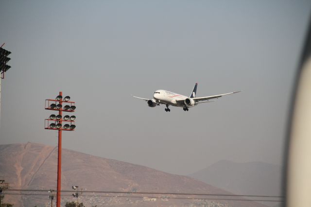 Boeing 787-8 (N966AM) - FINAL APPROACH 27 MMTJ