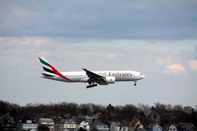 BOEING 777-200LR (A6-EWE)