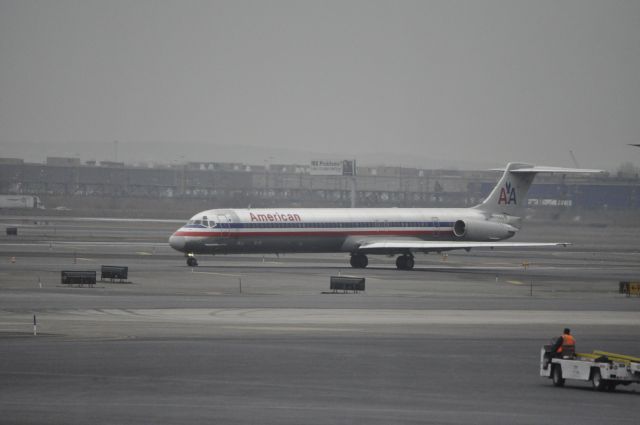 McDonnell Douglas MD-80 (N470AA)