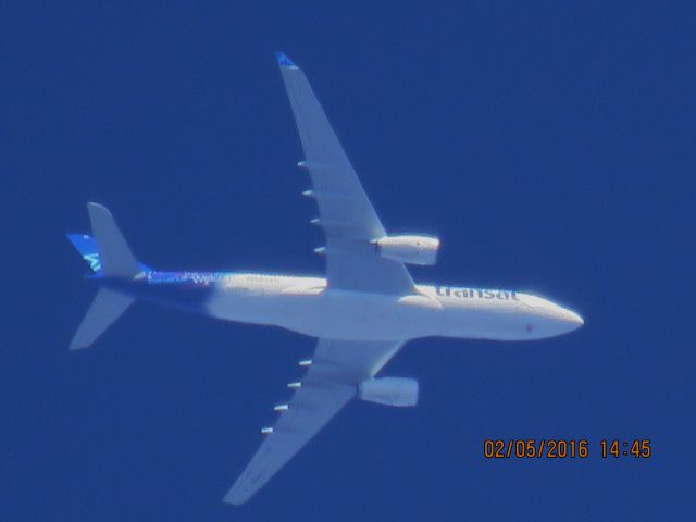 Airbus A330-200 (C-GTSN)