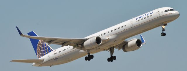 BOEING 757-300 (N57864)