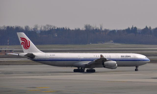 Airbus A340-300 (B-2385) - Air China Airbus A340-313 B-2385 in Milan Malpensa 