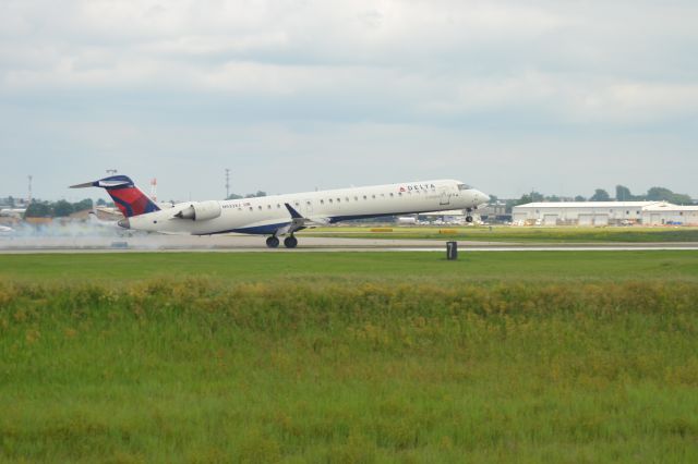 Canadair Regional Jet CRJ-900 (N933XJ) - N933XJ touching down on Runway 15 in Sioux Falls SD on 6-12-15