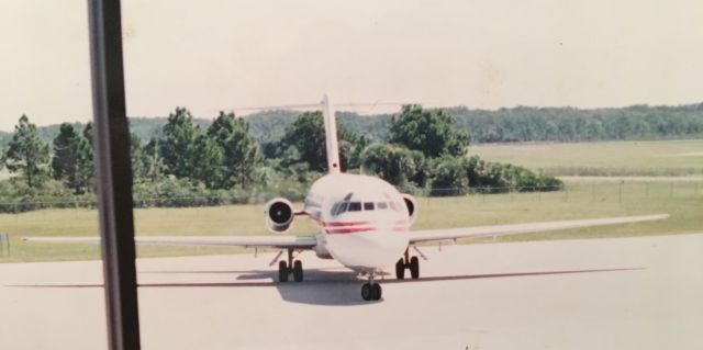 McDonnell Douglas DC-9-30 — - TWA DC-9 Pulling up to the gate at Fort Myers.  Taken during the mid 1990s.