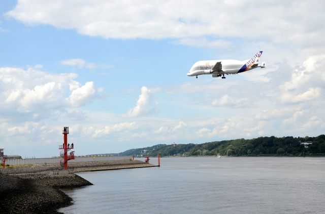 SATIC Super Transporter (F-GSTD) - Super Transporter F-GSTD approaching Hamburg-Finkenwerder AIRBUS base, over river Elbe