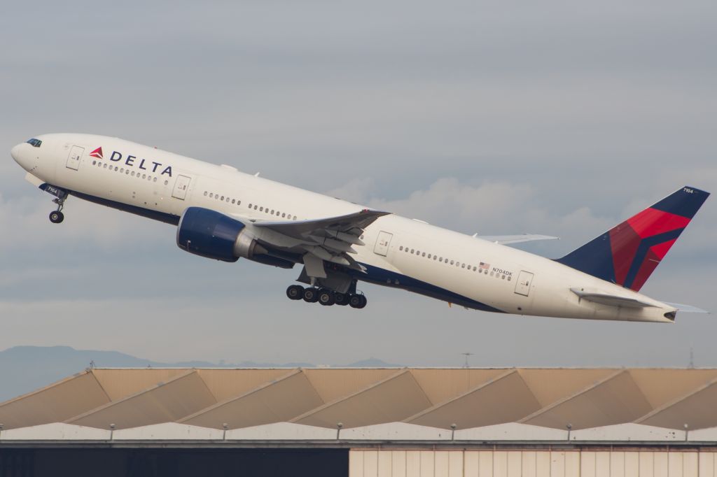 BOEING 777-200LR (N704DK)