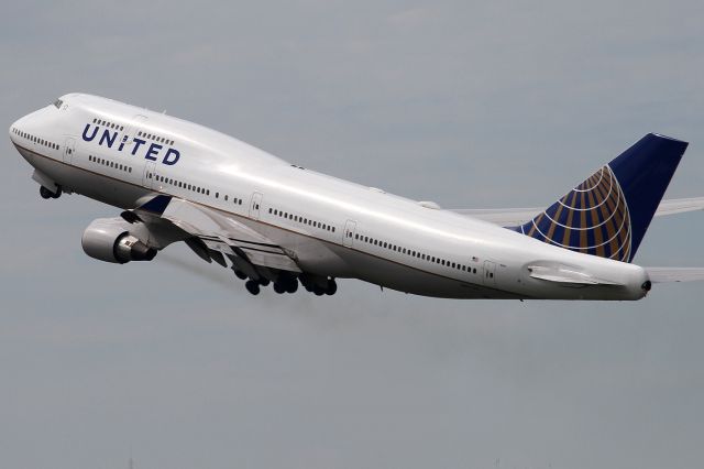 Boeing 747-400 (N107UA)