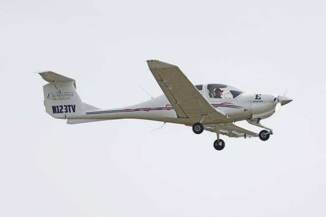 Diamond Star (N123TV)