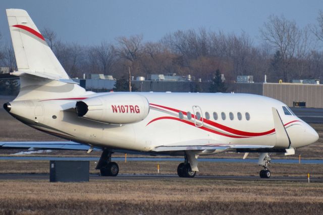 Dassault Falcon 2000 (N107RG) - Dassault Falcon 2000EX owned by C&S Wholesale Grocers leaving the Buffalo Niagara International Airport (KBUF)br /br /** First Photos of N107RG on FlightAware **