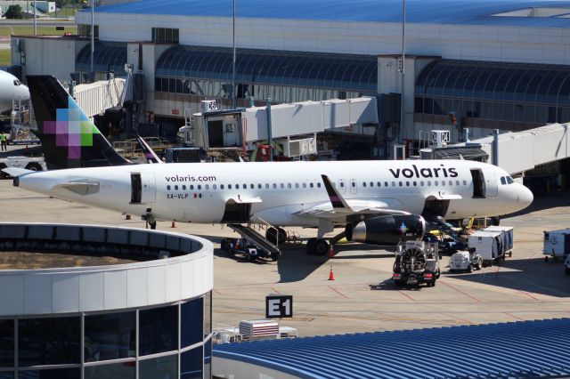 Airbus A320 (XA-VLP)