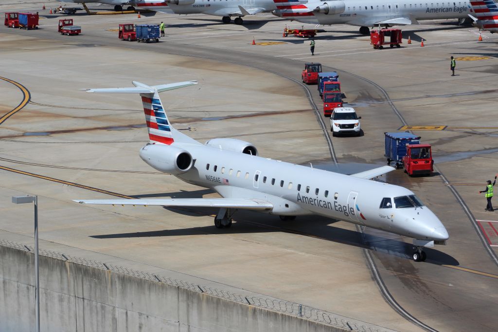 Embraer ERJ-145 (N656AE)