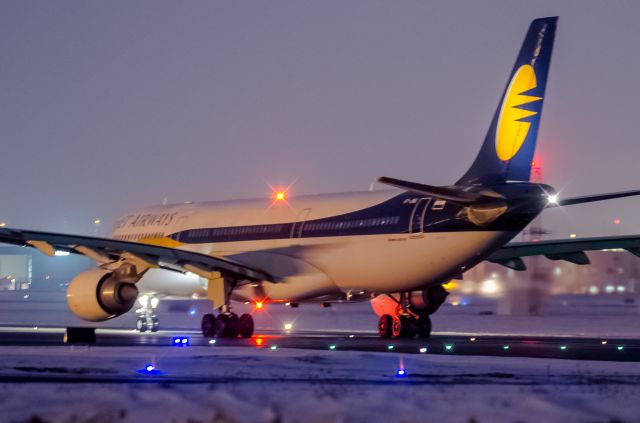 Airbus A330-300 (VT-JWU) - Jet Airways A333 VT-JWU  take off at night