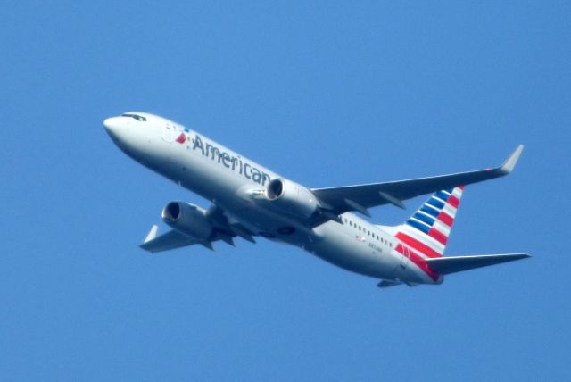 Boeing 737-800 (N853NN) - Shown here a few minutes until landing is an American Airline Boeing 737-800 in the Spring of 2017.