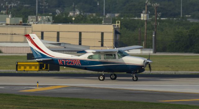 Cessna Centurion (N722RR) - Turning off runway 13R after landing.br /5/27/17