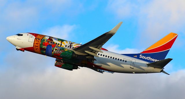 Boeing 737-700 (N945WN) - Departing for Cincinnati/Covington Airport.