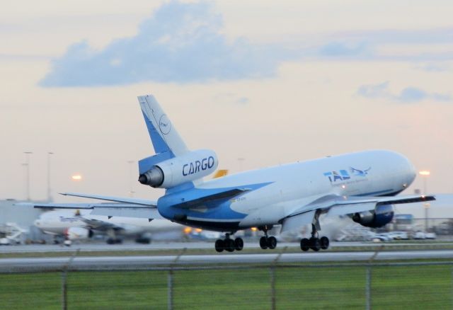 McDonnell Douglas DC-10 (CP-2791)