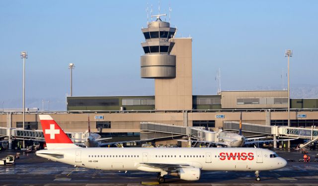 Airbus A321 (HB-IOM) - Airbus A321-212, Swiss, Dec 3, 2023