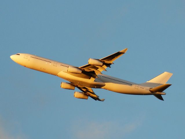 Airbus A340-300 (CS-TQY)