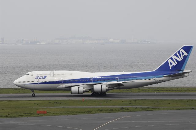 Boeing 747-400 (JA8960) - Landing at Haneda Intl Airport Rwy34R on 2013/04/10