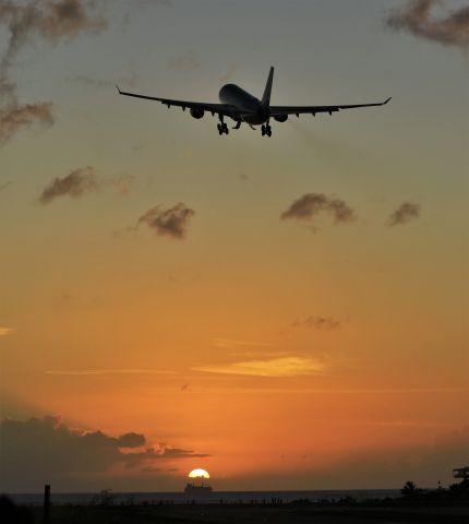 Airbus A330-200 (PH-AOK)