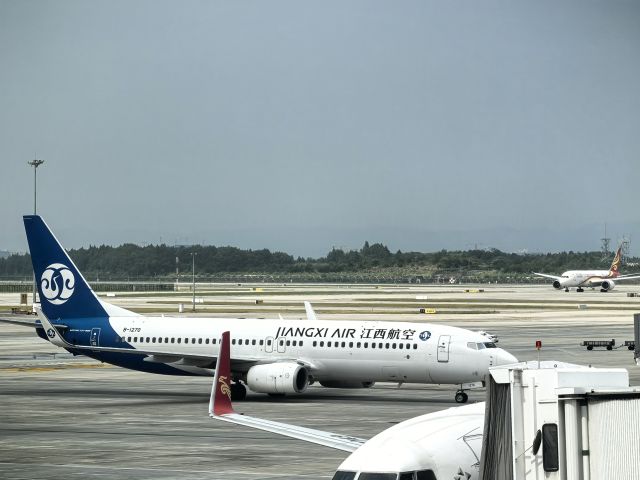 Boeing 737-800 (B-1270) - CJX B737-800 taxing in ZUTF