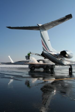 Gulfstream Aerospace Gulfstream IV (N492QS) - Signature Flight support deicing N492QS prior to departure.