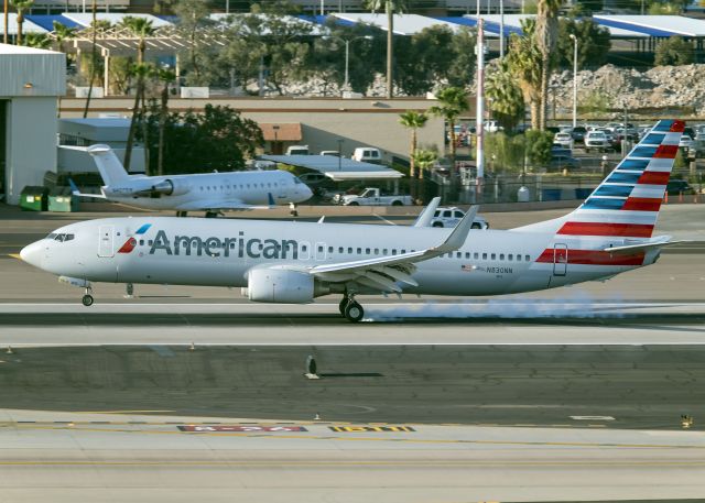 Boeing 737-800 (N830NN)