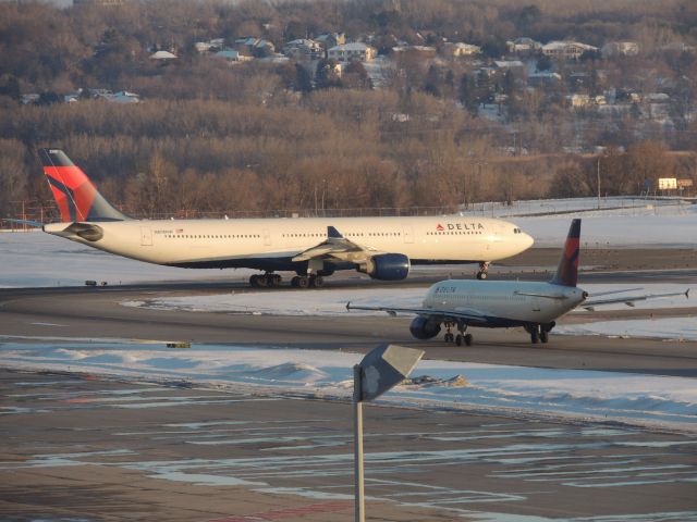 Airbus A330-300 (N808NW)