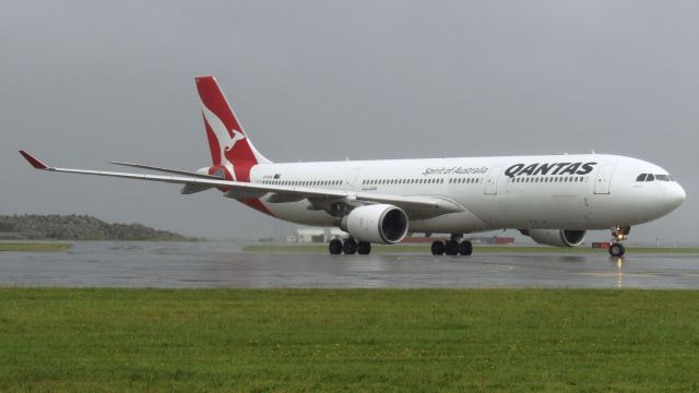 Airbus A330-300 (VH-QPA) - Delayed arrival from Sydney with my parents on board. Taken 29/10/22.