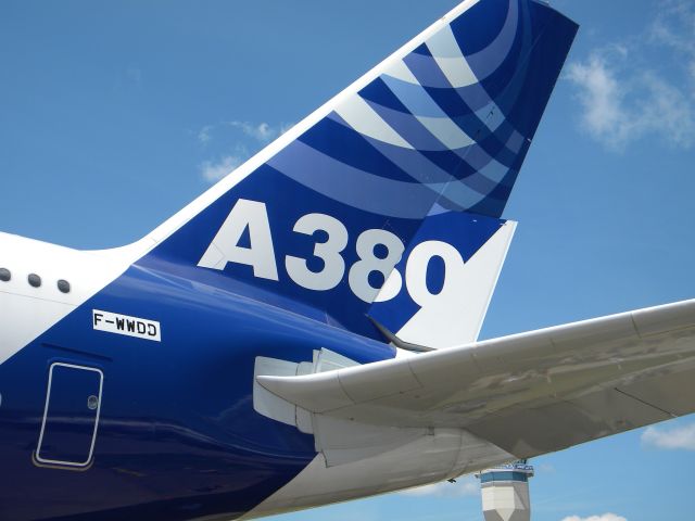 Airbus A380-800 (F-WWDD) - Airbus A380 at Airventure 2009