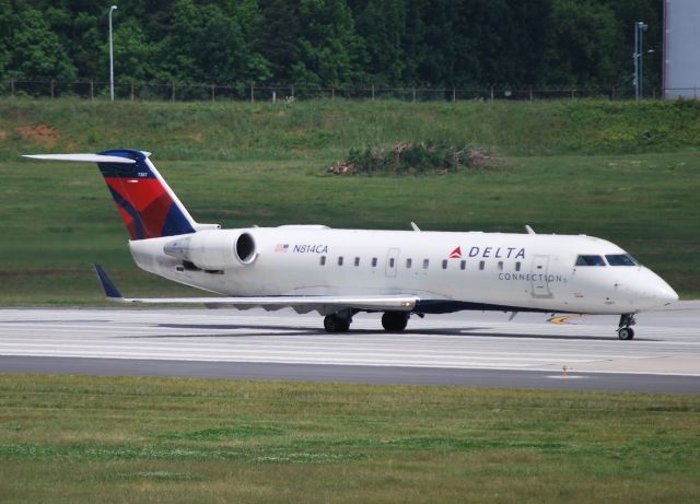 Canadair Regional Jet CRJ-200 (N814CA) - 18C - 4/27/18