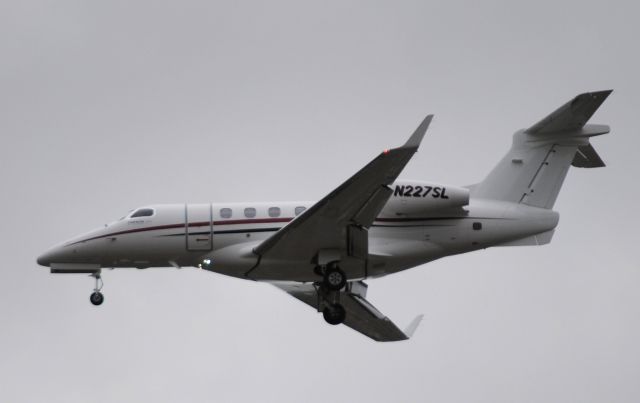 Embraer Phenom 300 (N227SL)