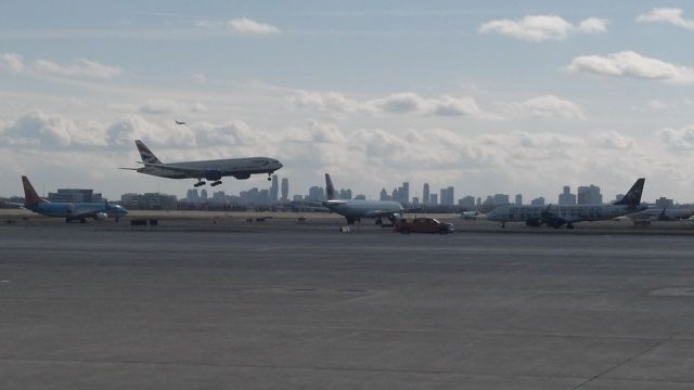 — — - Heavy winds, Runways 33R and 33L in use.