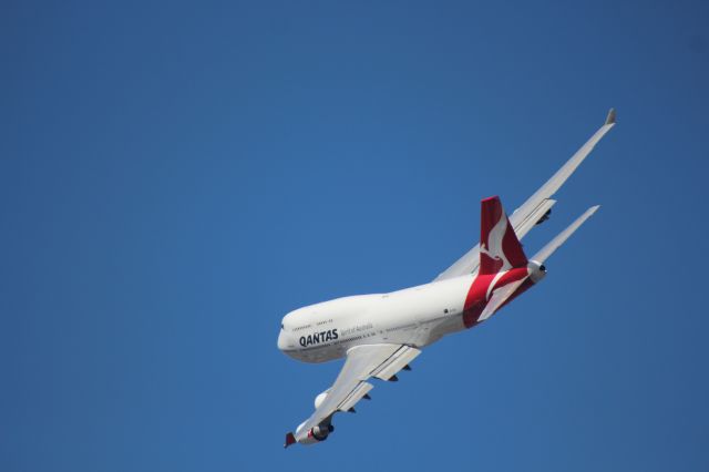 Boeing 747-400 (VH-OEH) - F1 2015 Qantas Display