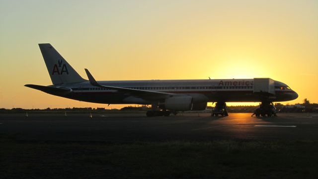 Boeing 757-200 (N677AN)