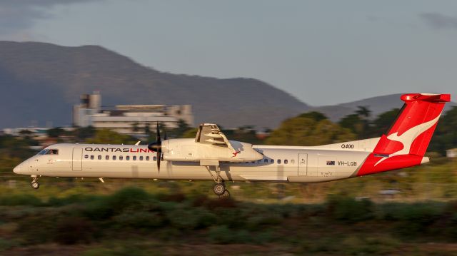 de Havilland Dash 8-400 (VH-LQB)