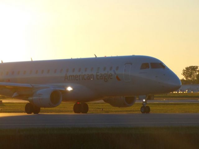 Embraer 170/175 (N129HQ)