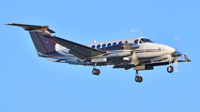 Beechcraft Super King Air 350 (N1253W) - Beechcraft Super King Air 350 (N1253W) arrives at KRDU Rwy 23R on 12/04/2019 at 4:24 pm.