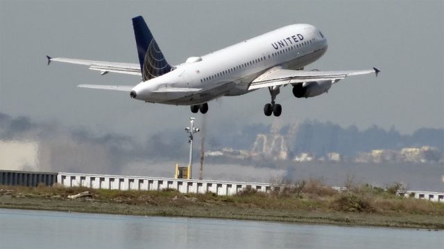 Airbus A320 (N470UA) - N470UA United Airlines Airbus A320-200br /Age 14.1 Yearsbr /06-Mar-2015 A320/L San Francisco Intl (KSFO) Dallas/Fort Worth Intl (KDFW) 13:54 PST 18:54 CST 3:00