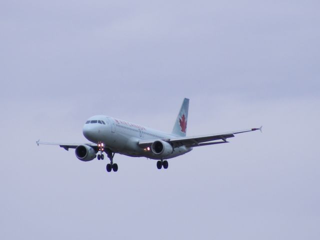 Airbus A320 (C-FKPT)