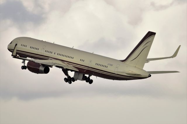 Boeing 757-200 (N770BB) - 4-8-22 23-R