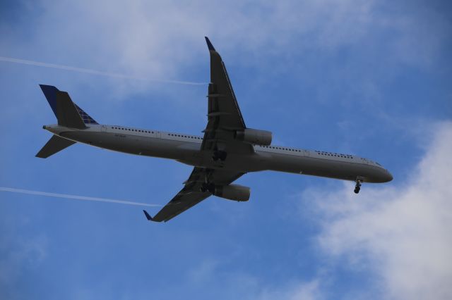 BOEING 757-300 (N73860)