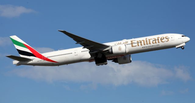 BOEING 777-300ER (A6-ECT) - Departing Rwy 34L