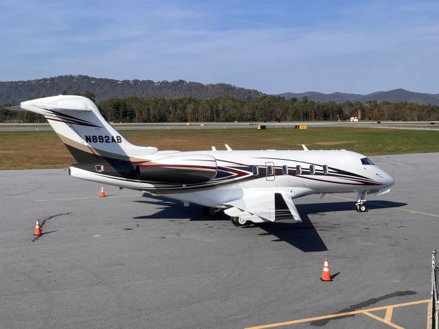 Canadair Challenger 350 (N892AB)