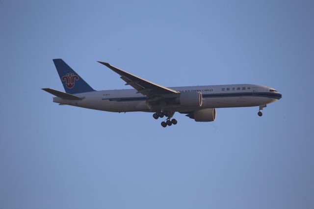 BOEING 777-200LR (B-2072)