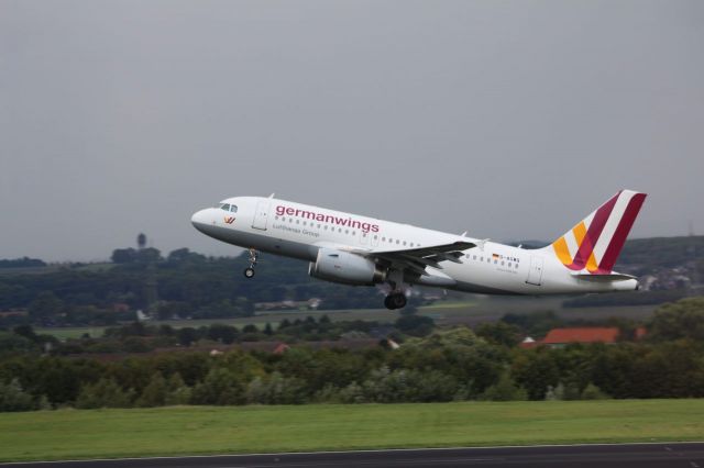 Airbus A319 (D-AGWQ) - Besucherterasse DTM, leichter Regen