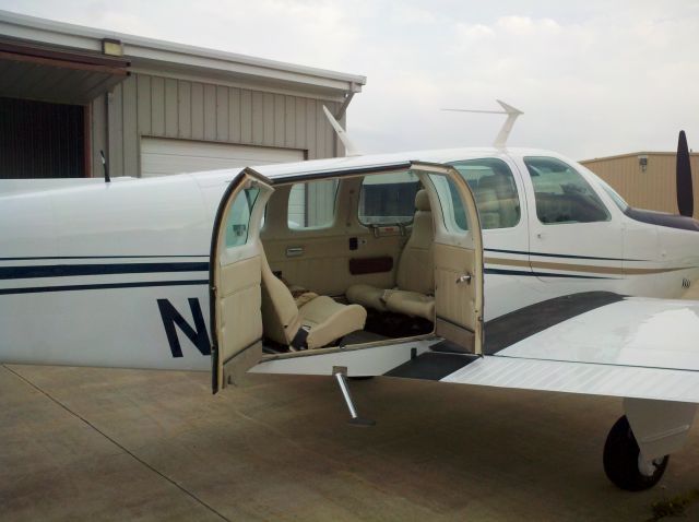 Beechcraft Bonanza (36) (N611RS)